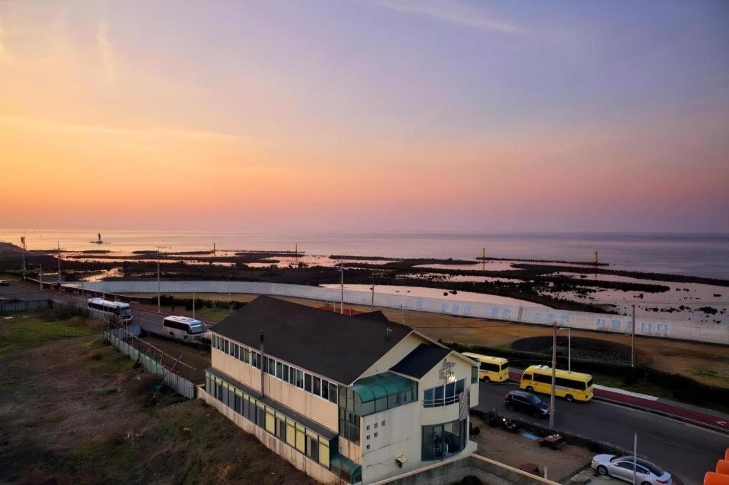 Odri Inn Jeju Exterior photo